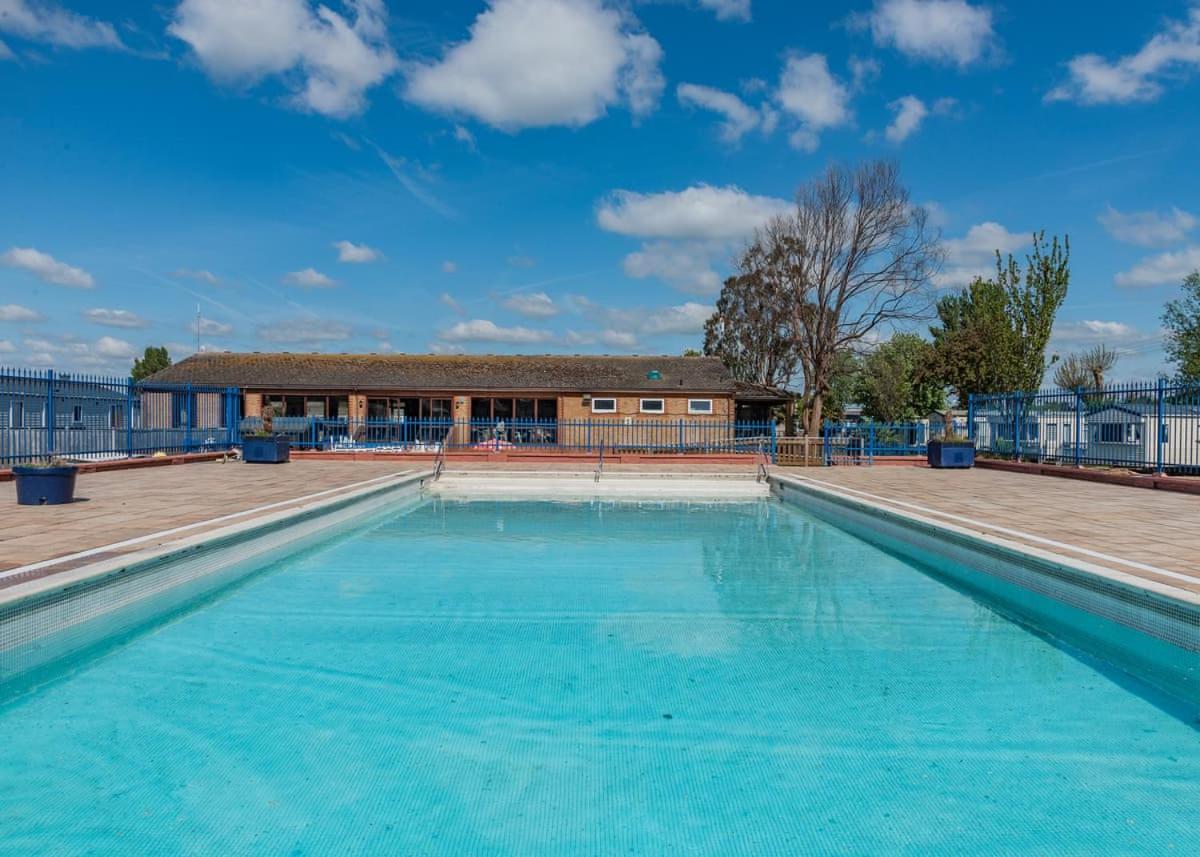 Riverside Caravan Holiday Park 보그너레지스 외부 사진