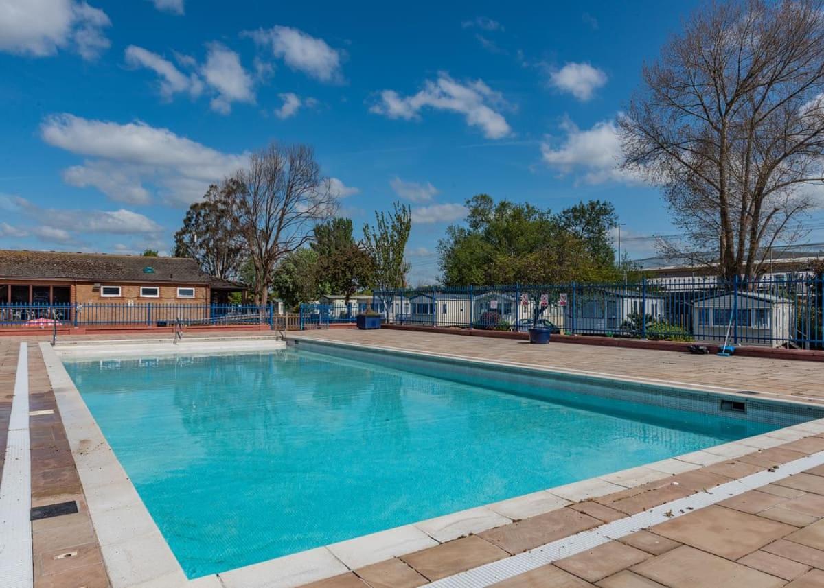 Riverside Caravan Holiday Park 보그너레지스 외부 사진