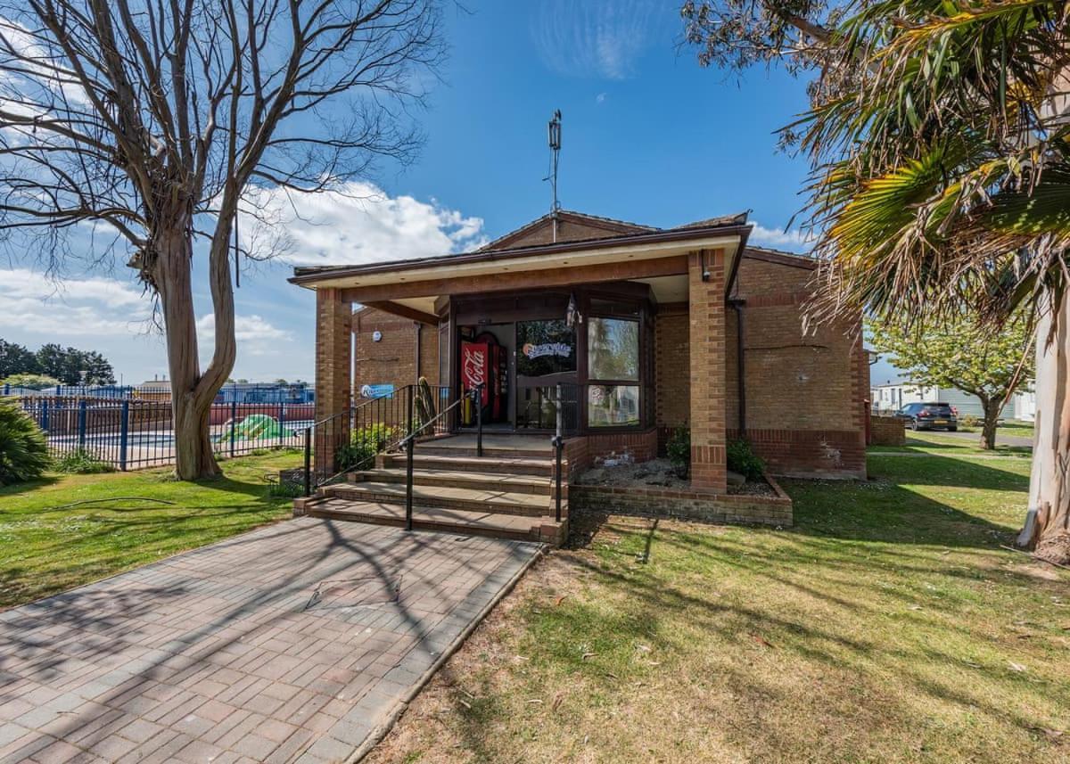 Riverside Caravan Holiday Park 보그너레지스 외부 사진